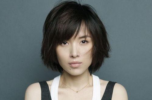 明星李佳,璀璨星途，优雅绽放